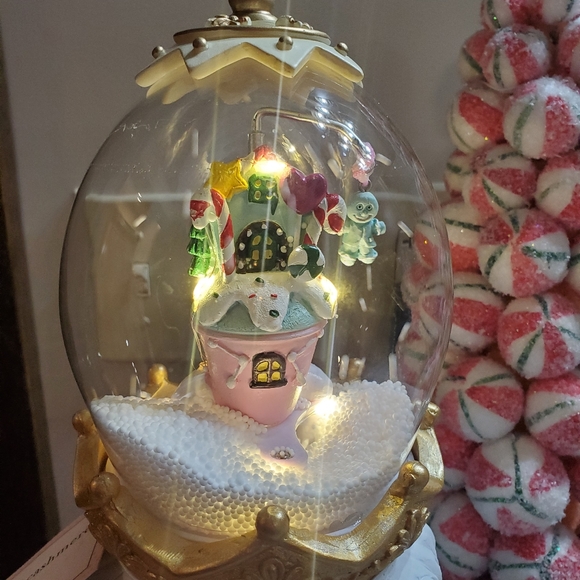 Gorgeous Musical Candyland Nutcracker-NWT - Picture 8 of 17